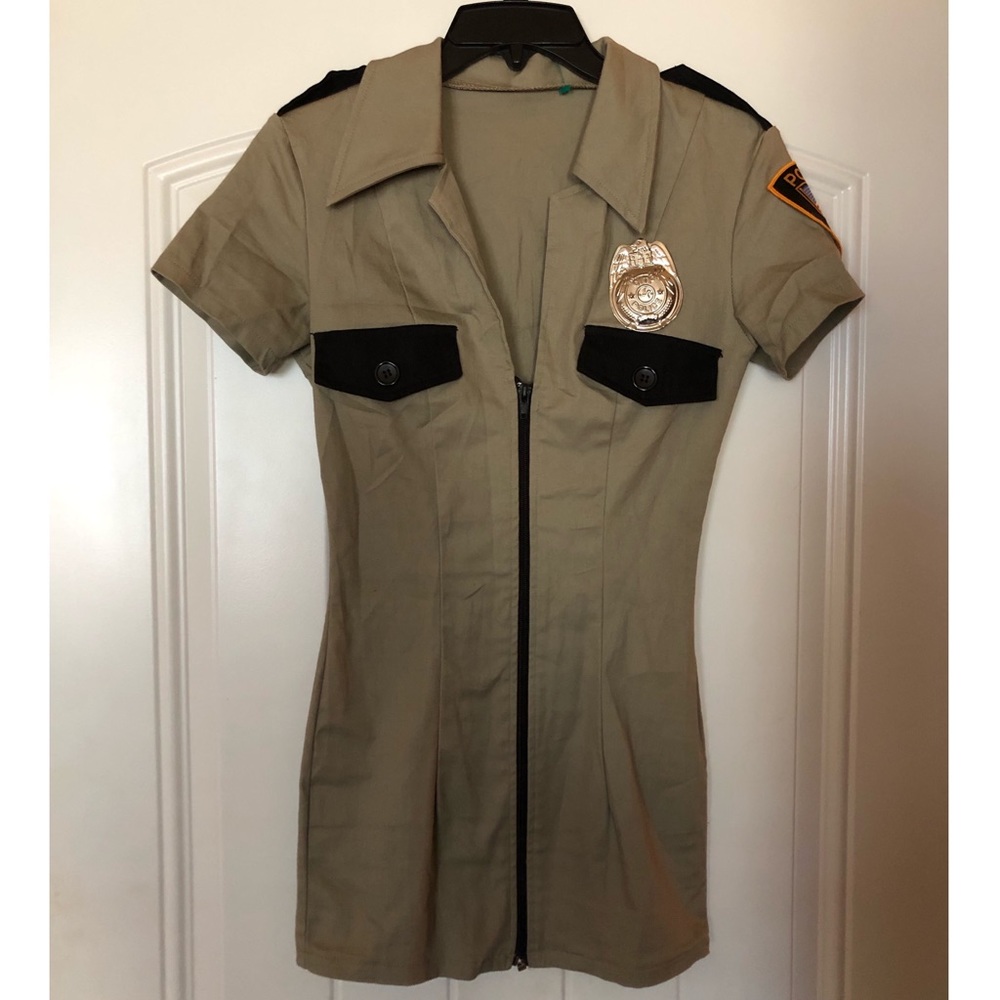 Sexy policewoman outfit